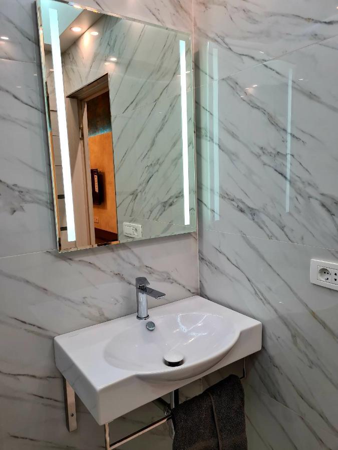 Deluxe Apartment In City Center Yerevan Ngoại thất bức ảnh